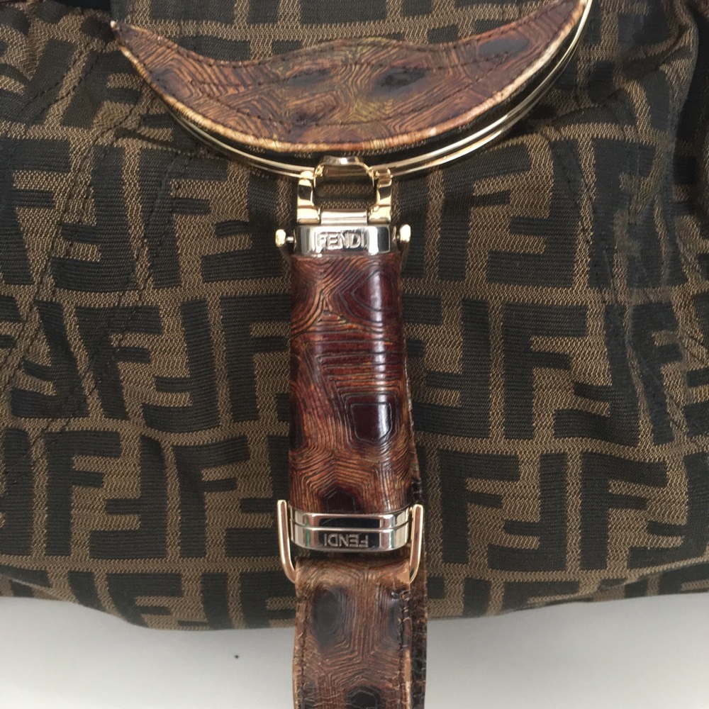 ❤️Fendi Spy Bag ❤️ - Picture 2 of 16
